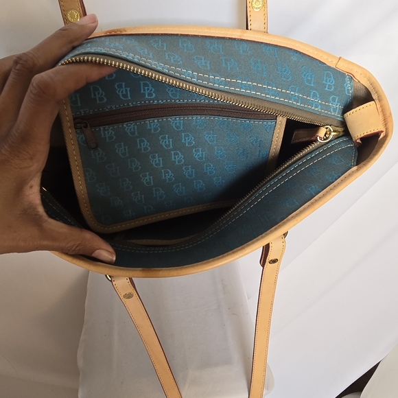 Dooney and Bourke medium size tote - Picture 7 of 9